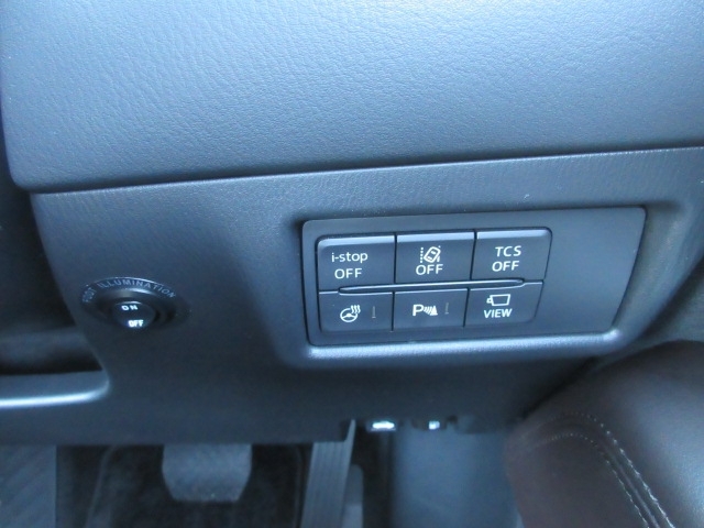 アイドリングストップ、LDWS車線逸脱警報システム、TCSトラクションコントロール、ハンドルヒーター、パーキングセンサー、360°モニターを運転席のスイッチでオンオフが可能です。