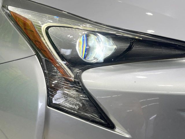 【LEDヘッドライト】悪天候や夜間走行時も良好な視界を確保し安心して運転できる高輝度LEDヘッドライトを装備！点灯速度が早く、消費電力も抑えられています。
