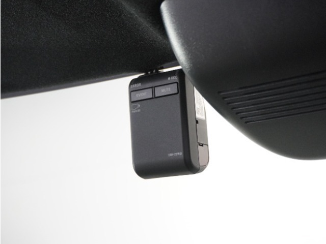 ◆ドライブレコーダー◆映像・音声などを記録する自動車用の装置です。　もしもの事故の際の記録はもちろん、旅行の際の思い出としてドライブの映像を楽しむことができます。