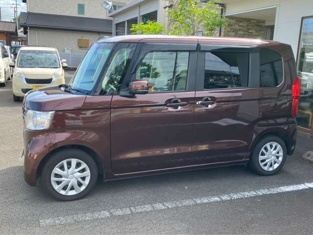 落ち着いたショールームでごゆっくりHonda車をご検討下さい。くつろいでいただける空間や屋根付きの展示・試乗車コーナーも完備しております。