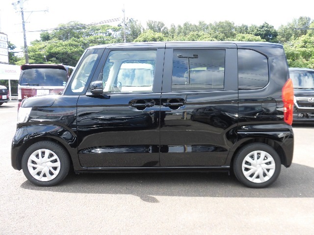 ご納車前には納車点検整備を実施いたします。指定交換部品（エンジンオイル、オイルエレメント、ワイパーゴム等）新品交換致します。その他必要交換部品は点検時交換致します。