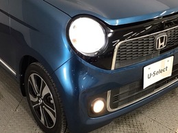 【HIDヘッドライト】夜間や雨天時でも遠くまでしっかりと見渡せ、安全性と安心感を高めるディスチャージヘッドライト装備！フォグライトも装備しておりますので、夜道での安心感が更にUPです！