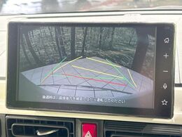 【バックカメラ】駐車時に後方がリアルタイム映像で確認できます。大型商業施設や立体駐車場での駐車時や、夜間のバック時に大活躍！運転スキルに関わらず、今や必須となった装備のひとつです！