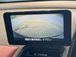 【バックカメラ】駐車時に後方がリアルタイム映像で確認できます。大型商業施設や立体駐車場での駐車時や、夜間のバック時に大活躍！運転スキルに関わらず、今や必須となった装備のひとつです！