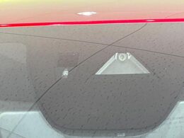 【マツダ・レーダークルーズコントロール】高速道路での長距離走行が楽に！自動で速度を保つクルーズコントロールが、衝突軽減システムと連携し、前方の車両を感知して車間を保つように速度調節してくれます！！