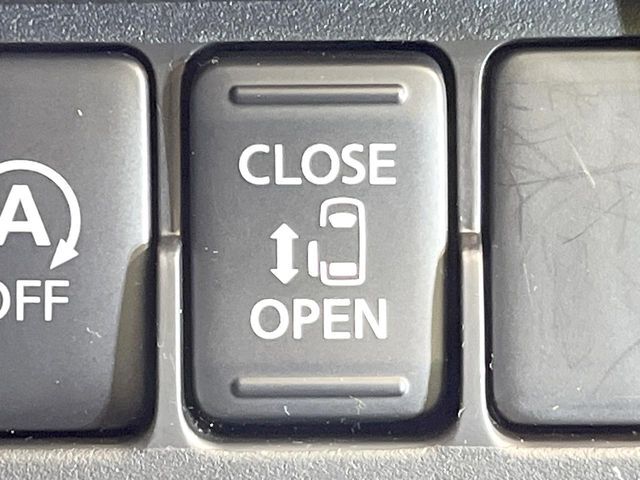 【パワースライドドア】スマートキーや運転席のスイッチでスライドドアの開閉が可能♪電動だから力を入れてドアを開ける必要が無く、小さいお子様でも、重い荷物を持っている時もラクに開け閉めできます♪