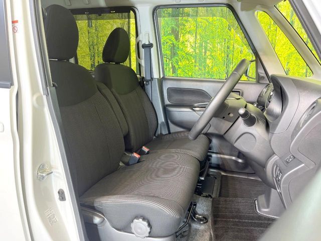 運転席シート廻りは使用感も少なく、良好な状態となっています。丁寧に使われていたことがよくわかりますね。