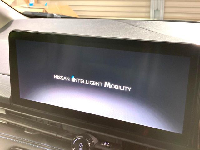 【メーカー純正ナビ】インテリアに溶け込むスタイリッシュな「専用設計」メーカーナビを装備♪視認性や操作性など基本性能にも優れ、より上質なカーライフをお楽しみいただけます。