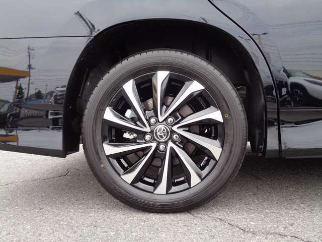 サイズは205/55R17！中古車選びは、お店選びから始まります！群馬県内10店舗、6つの民間車検工場完備！スズキ・マツダ正規ディーラー！創業50周年の信頼と実績！安心してお買求め下さい！