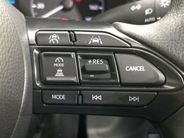 【レーダークルーズコントロール】高速道路での長距離走行が楽に！！自動で速度を保つクルーズコントロールが、衝突軽減システムと連携し、前方の車両を感知して車間を保つように速度調節してくれます！！