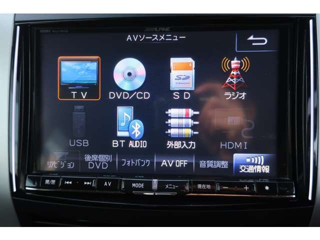 ALPINE8インチナビ！AM/FMラジオ/地デジフルセグTV/CD/DVD再生/Bluetooth機能付き！