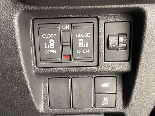 【運転席操作部】快適なドライブを楽しむための機能が装備されています！運転席から触れるので、使いやすいです！除菌プランいれていただくと、さらに清潔で安心していただけます！