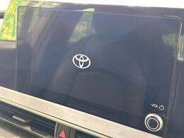 【8インチ　ディスプレイオーディオ】大画面のディスプレイはAppleCarPlayやAndroidAutoが利用可能。大きな画面でスマホナビアプリ等が利用いただけます♪