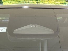 【トヨタセーフティセンス】走行中に前方の車両等を認識し、衝突しそうな時は警報とブレーキで衝突回避と被害軽減をアシスト。より安全にドライブをお楽しみいただけます。