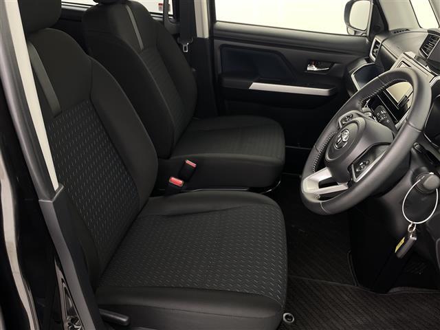 【運転席】座り心地が良いシートなので長時間の運転でも快適にお過ごしいただけます。新品のフロアマットのご注文も可能です。掲載箇所以外にご希望の写真がございましたらお気軽にお問い合わせ下さい。