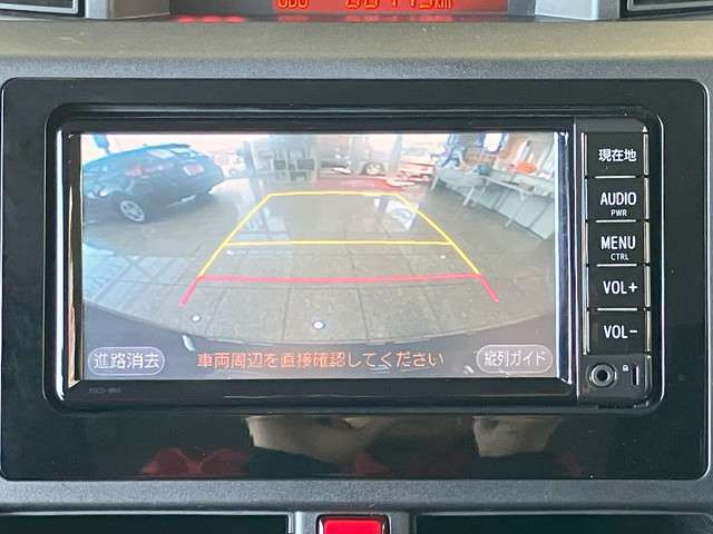 バックカメラ装備されておりますので後ろを目視出来なくてもカメラが付いているので安心です♪