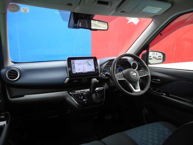 フロントガラスが広く視界が広々としているので、運転がとてもし易いです！