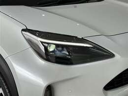 LEDヘッドライトです。デザイン性がよくとても明るいので、夜間の走行や悪天候でも安心です。しかも長寿命！