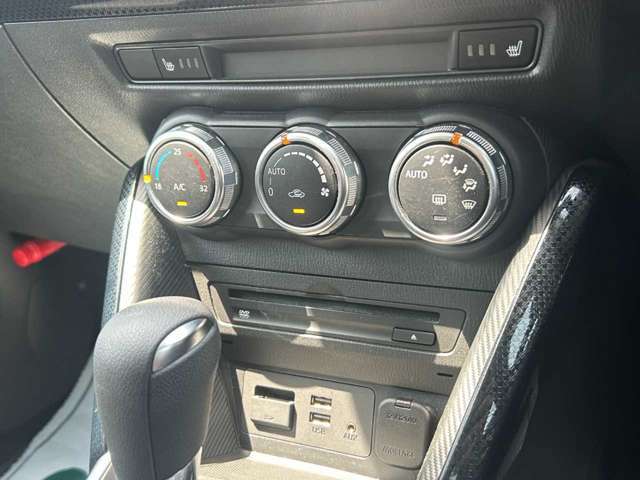 オート設定にしておけば、車内の温度を一定に保ってくれます☆