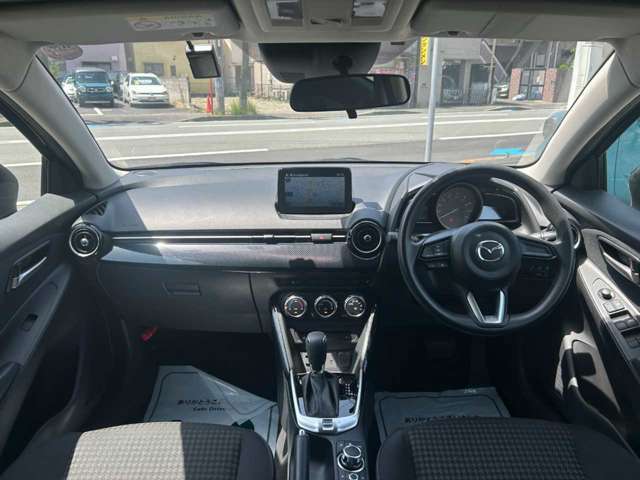 全体的に使用感の少ない良好な車内です。