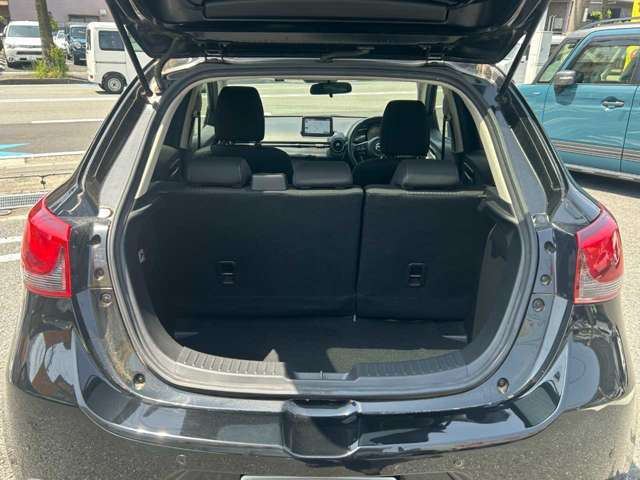 普段のお買い物や通勤、送迎等に十分な荷室スペースを確保しております。
