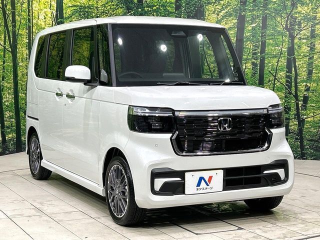 大好評のボディコーティング「弾スプラッシュコート」もご納車までに施工可能。通常のガラスコートと異なる、耐久年数6年の無機質ガラスコーティングが、ボディをキレイな状態に保ってくれます。