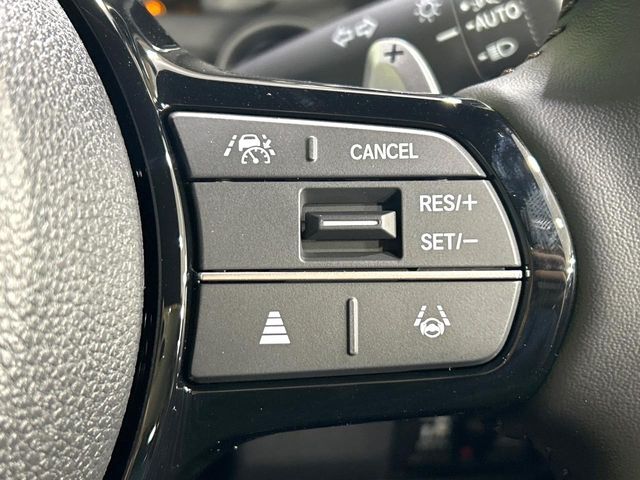 【アダプティブクルーズコントロール】高速道路での長距離走行が楽に！！自動で速度を保つクルーズコントロールが、衝突軽減システムと連携し、前方の車両を感知して車間を保つように速度調節してくれます！！