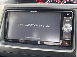【ナビゲーション】目的地までしっかり案内してくれる使いやすいナビ。Bluetooth接続すればお持ちのスマホやMP3プレイヤーの音楽を再生可能！毎日の運転がさらに楽しくなります！！