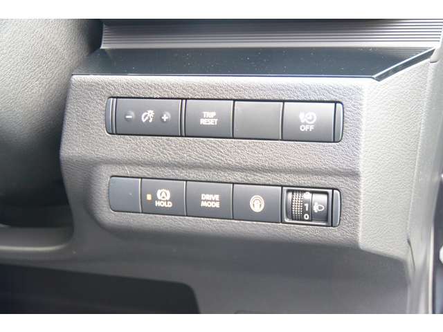 オートホールド機能付き。ドライブモードスイッチも付いています。