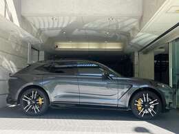 ボディ下部はブラックパックとなっています。