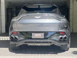 ダックテールで、空力とかっこよさを兼ね備えたリアデザイン。