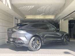 アストンマーティンの特徴である上品な佇まい。