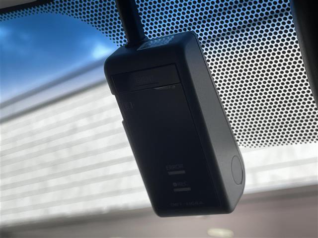 【ドライブレコーダー】映像・音声などの運転中の記録を残します。事故などを起こした起こされた時の証拠になりえますので、もしも時でも安心ですね。