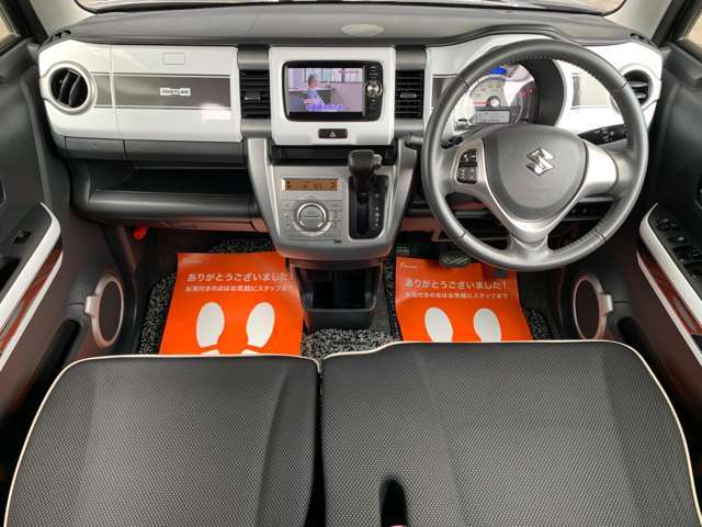 ご覧の通り、ゆったりとした運転席です♪ 試乗後は除菌を実施しております。タバコやペット臭など気になる臭いも一切ありません♪