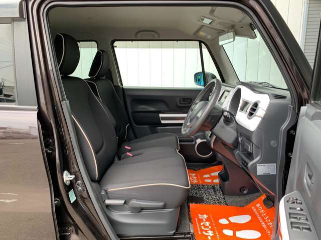 ご覧の通り、運転席もゆったりとして、汚れもありません！