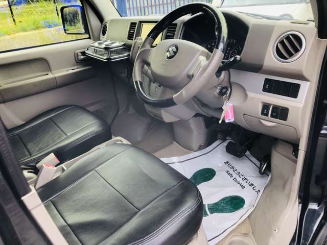 運転席の写真でございます。