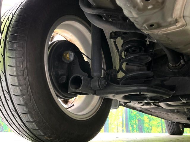 お車を安心してお乗りいただく為には、足回りの定期点検が欠かせません。サービスサポート（有償保証）では無料点検もご提供しており、安心のカーライフをお過ごしいただけるサポート体制が整っています。