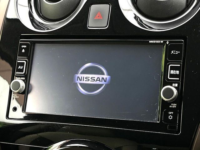 【純正ナビ】人気の純正ナビを装備。オーディオ機能も充実しており、Bluetooth接続すればお持ちのスマホやMP3プレイヤーの音楽を再生可能！毎日の運転がさらに楽しくなります！！