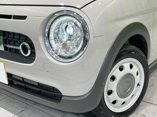 【LEDヘッドライト】悪天候や夜間走行時も良好な視界を確保し安心して運転できる高輝度LEDヘッドライトを装備！点灯速度が早く、消費電力も抑えられています。