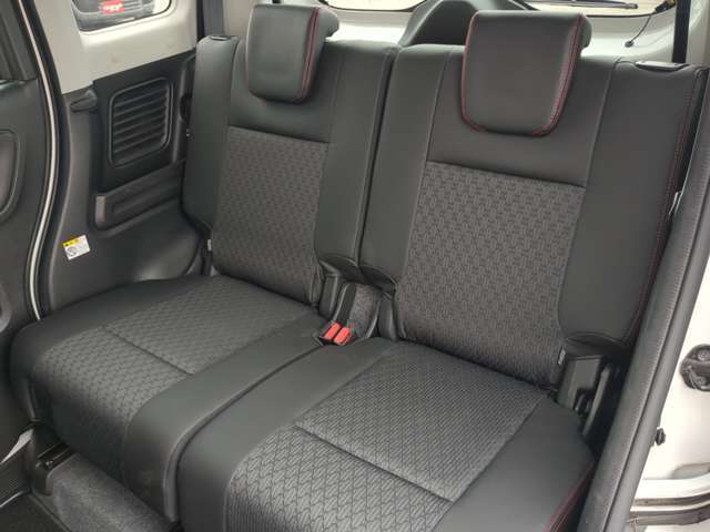 お客様に隅々まで見ていただけるよう展示車両は常に綺麗に仕上げております！お客様のご来店、スタッフ一同心よりお待ち申し上げます。