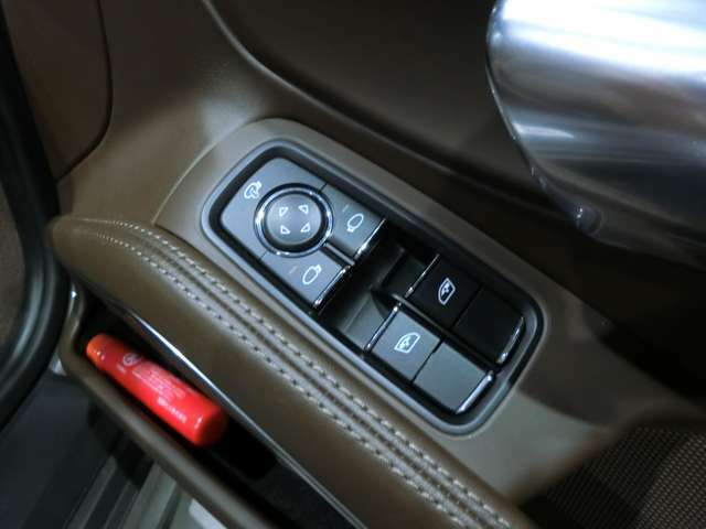 ボクスターGTSではオプションとなる電格ミラーも装備。駐車時に嬉しい機能です。