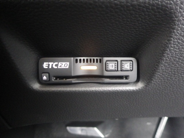【ETC】便利なETC車載器も装備！高速道路の料金所もスムーズに通過できます。今や必須の装備ですね！お客様用にセットアップをしてのお渡しとなります！