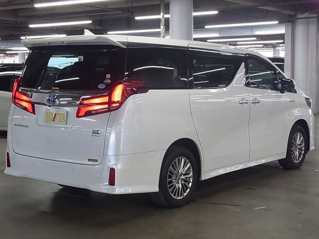自社陸運局指定工場完備！国家資格車検検査員資格を持った整備士による整備。走行に関係のない所も不具合箇所があれば修理してお渡しいたします。