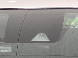 【インテリジェントエマージェンシーブレーキ】フロントカメラで前方の車両や歩行者を検知。衝突しそうな時は衝突被害軽減ブレーキが作動、衝突回避をサポート。より安全にドライブをお楽しみいただけます。