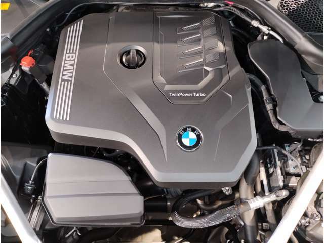【ご納車前点検】BMW認定中古車は100項目の箇所を徹底的にチェック致します。機械的な箇所や電気系、コンピューターなどをご納車前に点検し、交換基準に達した部品は全て新品に修理返品した後にご納車致します。