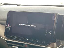 【ディスプレイオーディオ】お持ちのスマホやMP3プレイヤーとの無線接続で音楽再生が可能！コードで繋ぐわずらわしさも無く、手軽にお気に入りの音楽を楽しめます。