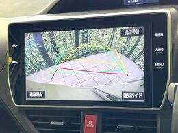 【バックカメラ】駐車時に後方がリアルタイム映像で確認できます。大型商業施設や立体駐車場での駐車時や、夜間のバック時に大活躍！運転スキルに関わらず、今や必須となった装備のひとつです！