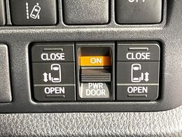 【両側パワースライドドア】スマートキーや運転席のスイッチで後席両側スライドドアの開閉が可能♪電動だから力を入れてドアを開ける必要が無く、小さなお子様でも簡単に開け閉めでき快適です♪