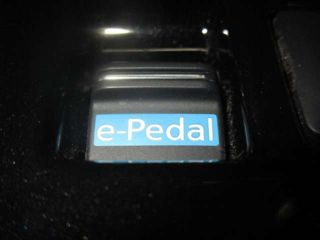 e-Pedalは、アクセルペダルの踏み加減を調整するだけで発進、加速、減速、停止までをコントロールすることができます♪ブレーキランプは減速時と停止時に点灯するので安心です！