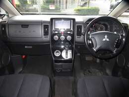 黒を基調としたブラックインテリアで、スポーティーな高級感ある内装に仕上がっております！